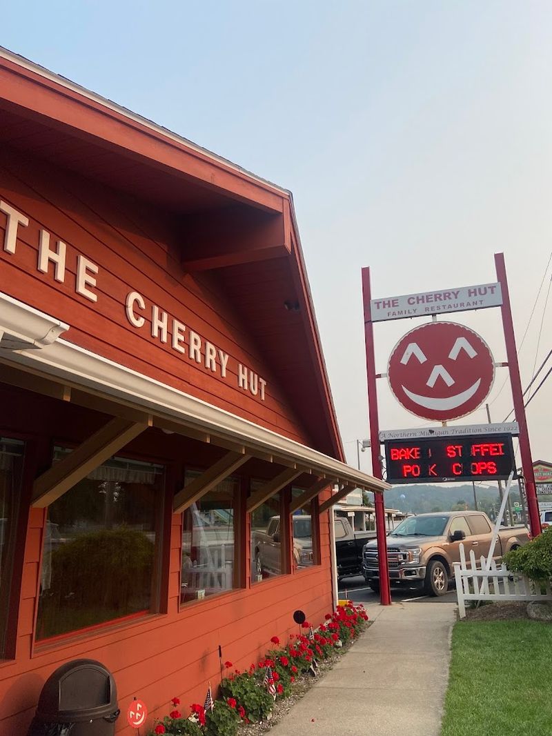 Crystal Lake: The View That Makes Lunch Feel Like a Vacation