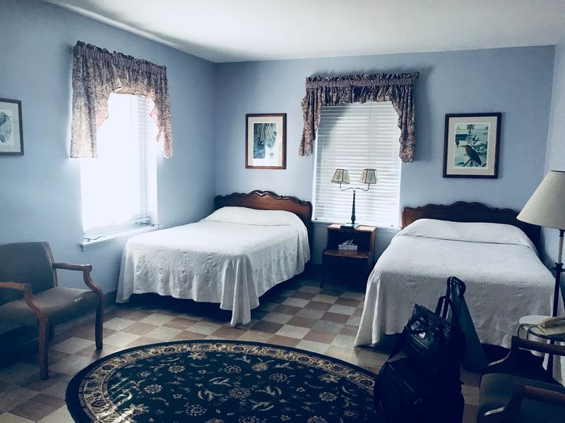 TV-Free Rooms That Feel Like a Time Capsule