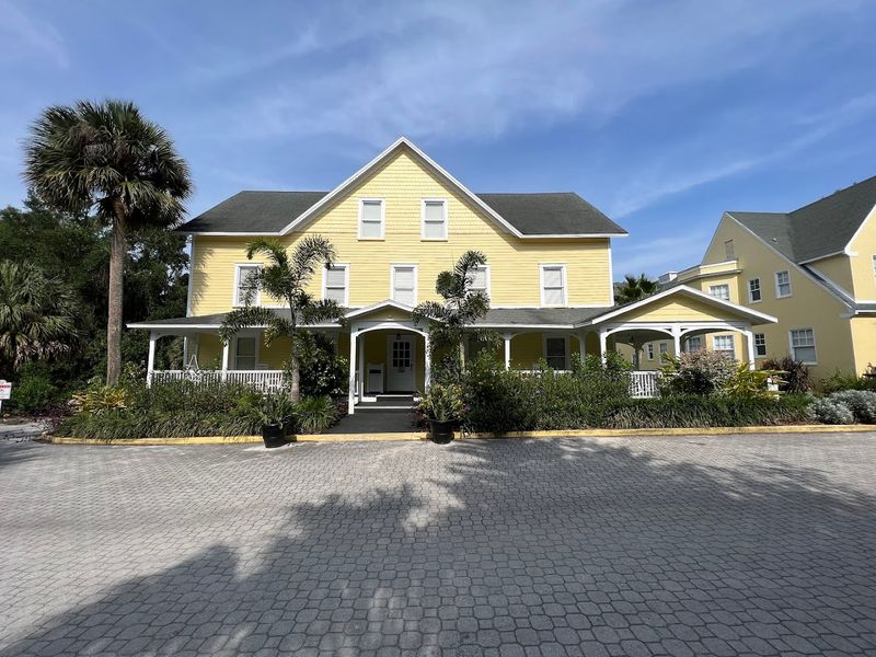 Exploring Charming Downtown Mt Dora on Foot