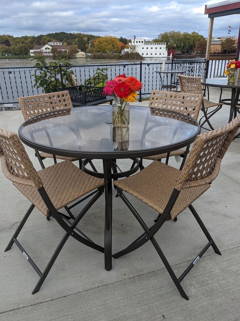 A Riverside Address That Surprises First-Time Visitors