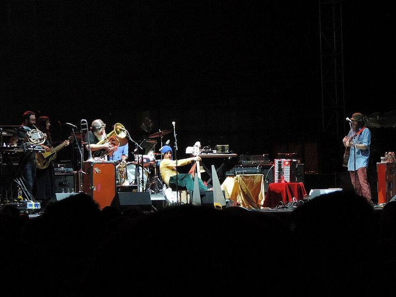 Neutral Milk Hotel - In the Aeroplane Over the Sea (iconic finale)