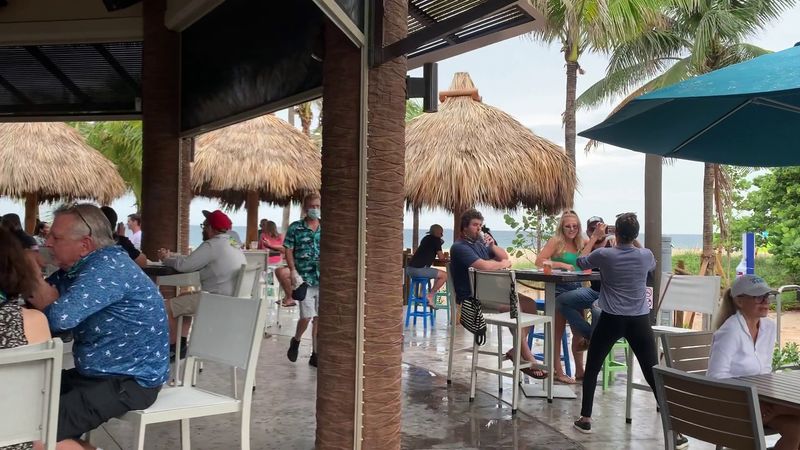 Open-Air Seating That Breathes With the Ocean