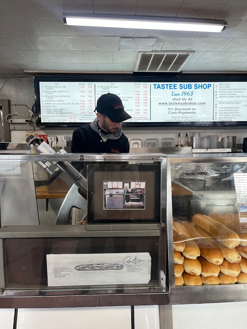 A Space That Prioritizes Food Over Frills