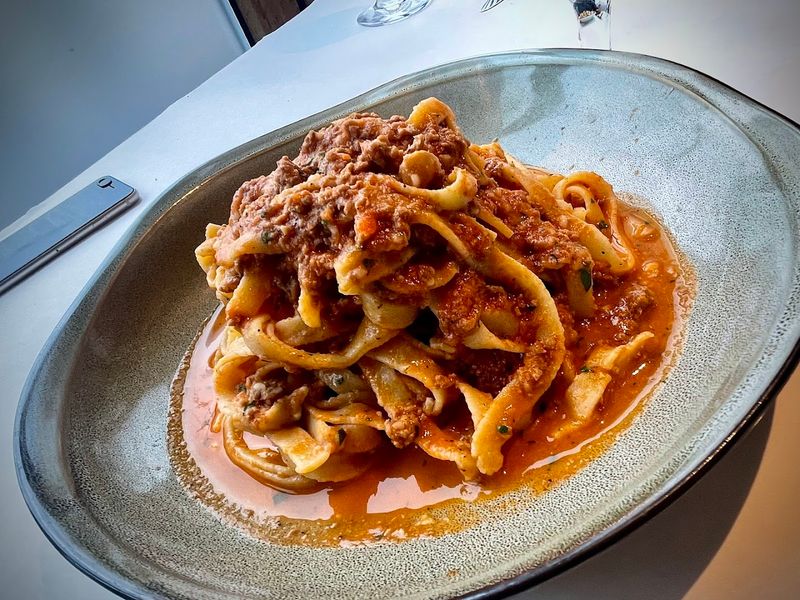 A Dining Room That Earns Its White Tablecloths