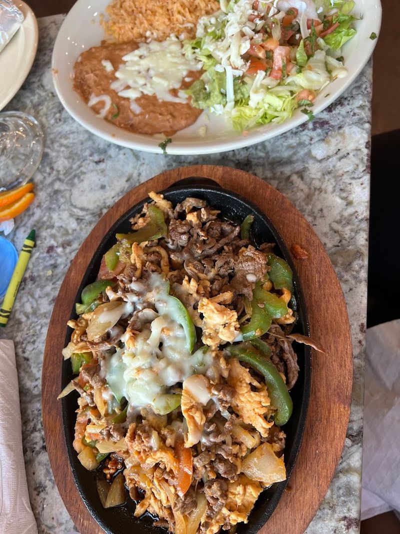 Fajitas That Arrive With a Sizzle Worth Remembering