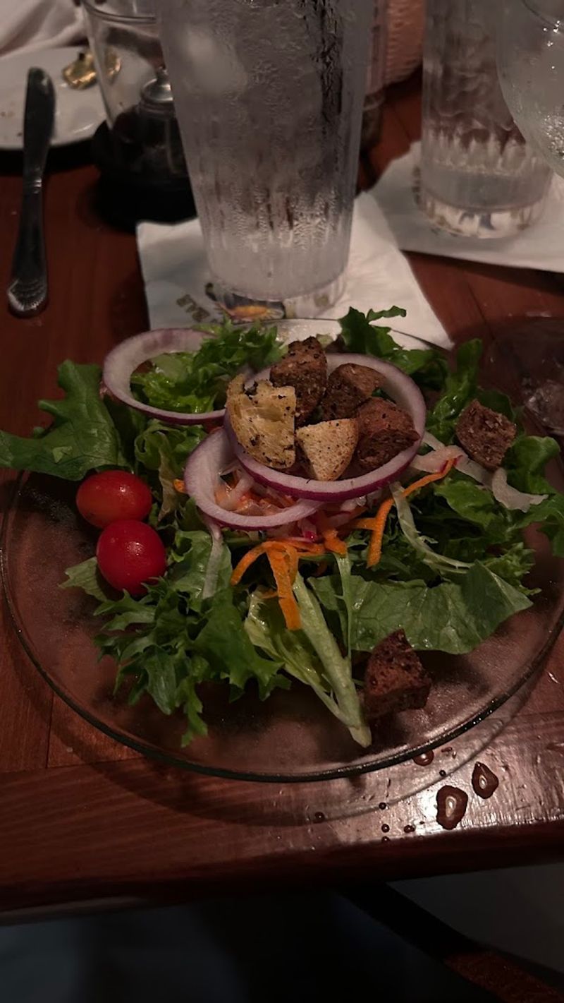 The Salad Bar That Deserves Its Own Fan Club