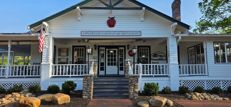 Applewood Farmhouse Restaurant — Sevierville