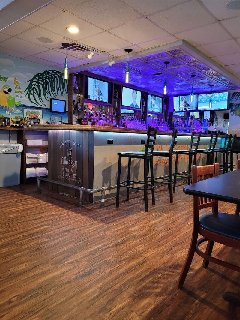 The 5 O'Clock Somewhere Bar: Evening Energy in Sebring