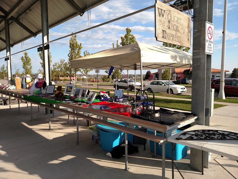 The Art, Craft, and Jewelry Scene Within the Market