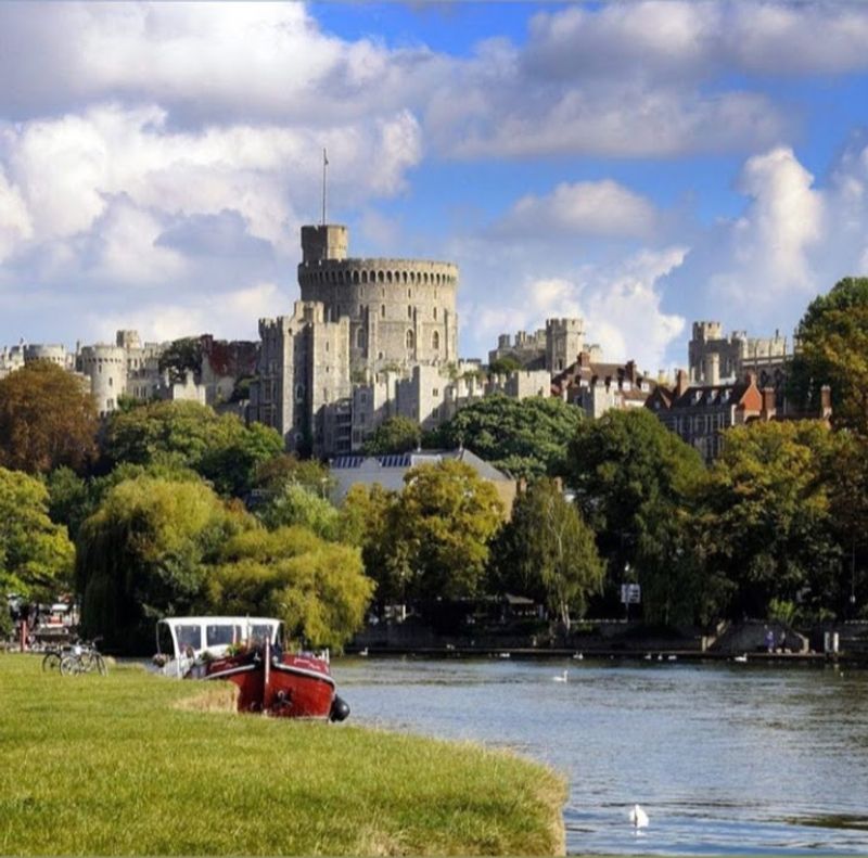 Windsor Town: The Castle's Charming Neighbor