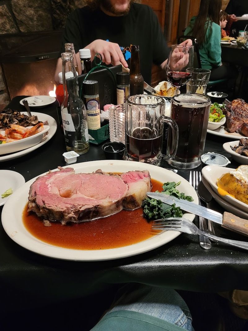 The Prime Rib That Keeps People Coming Back