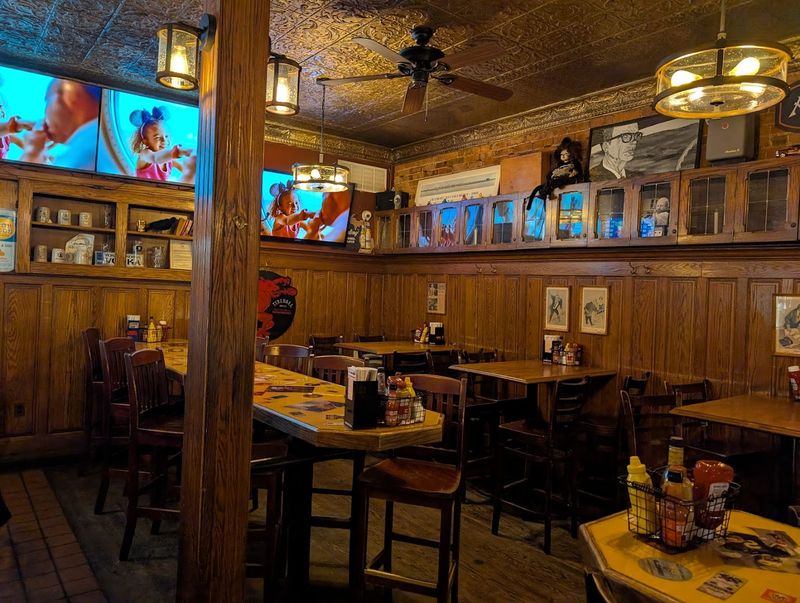 Family-Friendly Afternoons and Lively Evenings