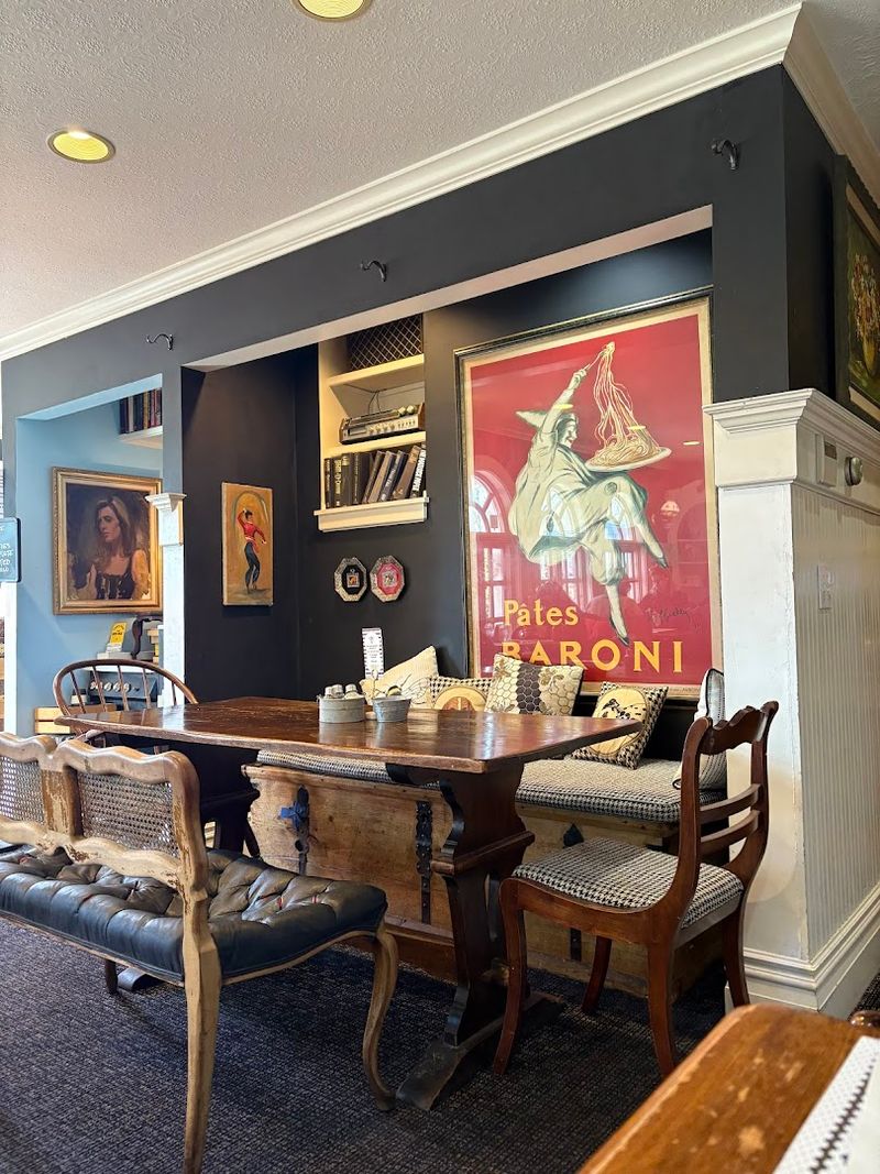 A Room That Feels Like a Story