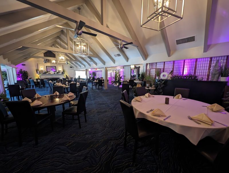 A Dining Room That Makes a Statement