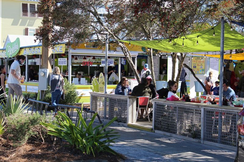 The Open-Air Setup and Beach Vibe Atmosphere