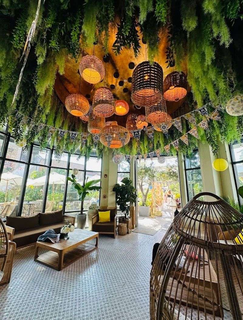 A Setting That Commands Attention