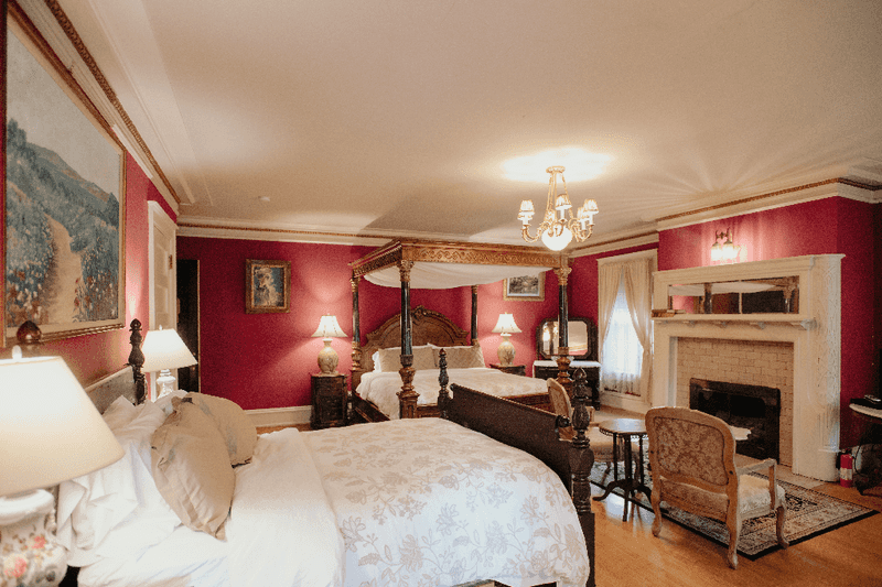 Rooms That Feel Like Sleeping Inside a History Book