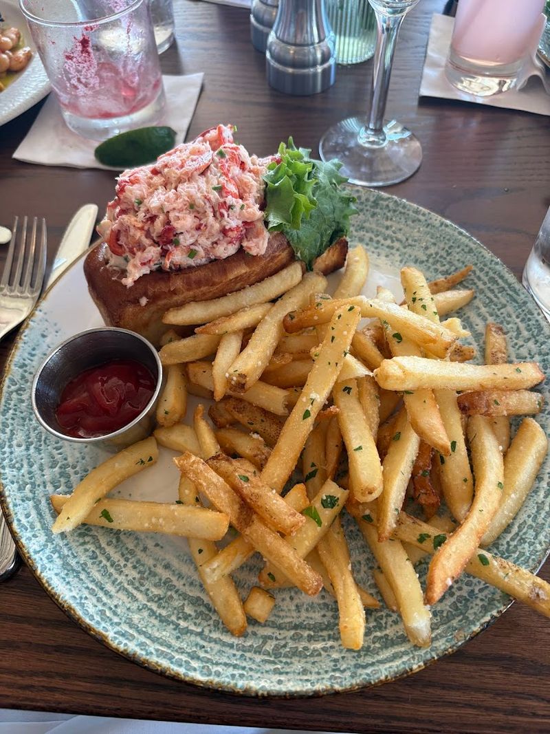 A Menu Built Around Fresh, Local Seafood