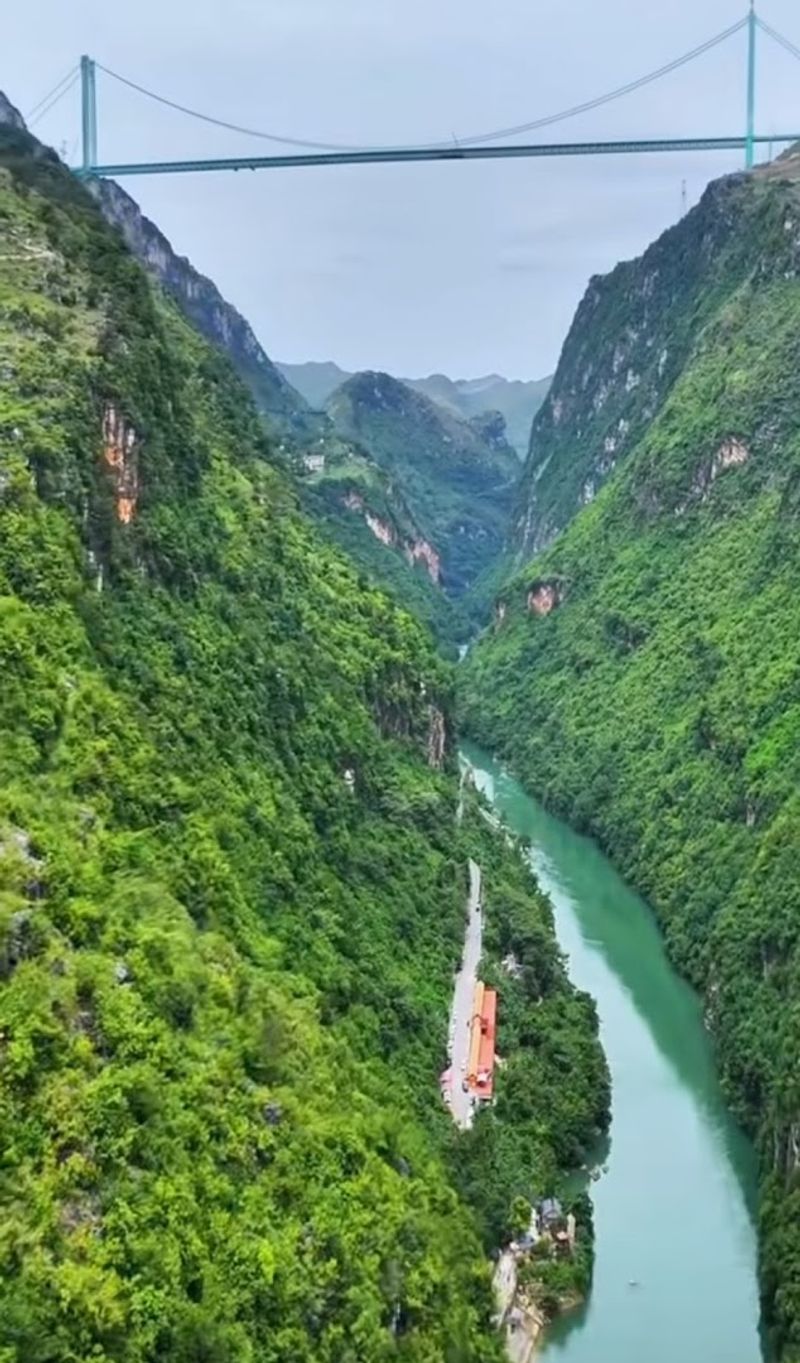 Huajiang Canyon (China)