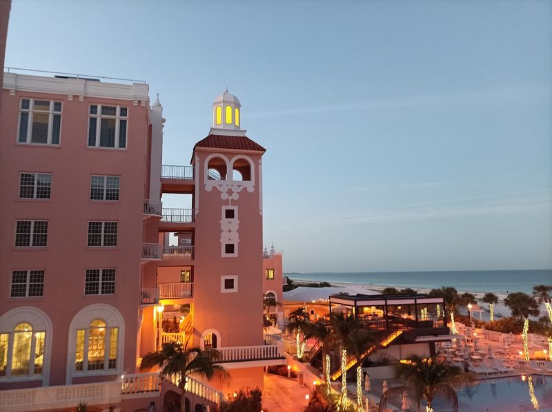 Live Music, Lobby Bar, and Evening Atmosphere