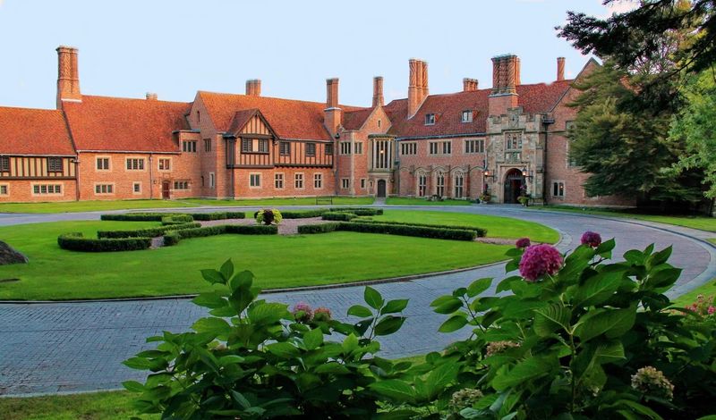 The Estate That Rewrites Everything You Think You Know About Michigan