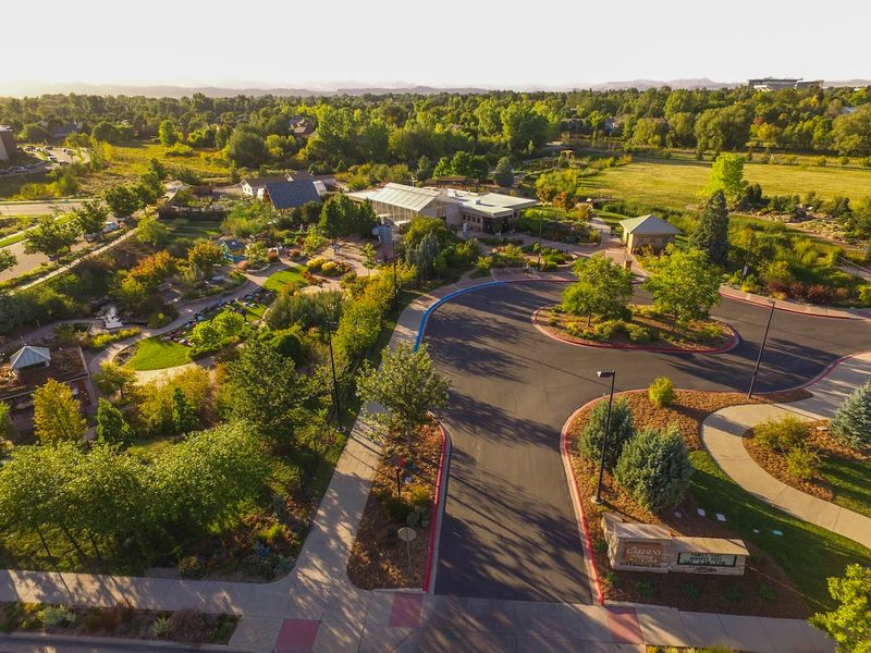 Where the Gardens Begin: Address and Setting