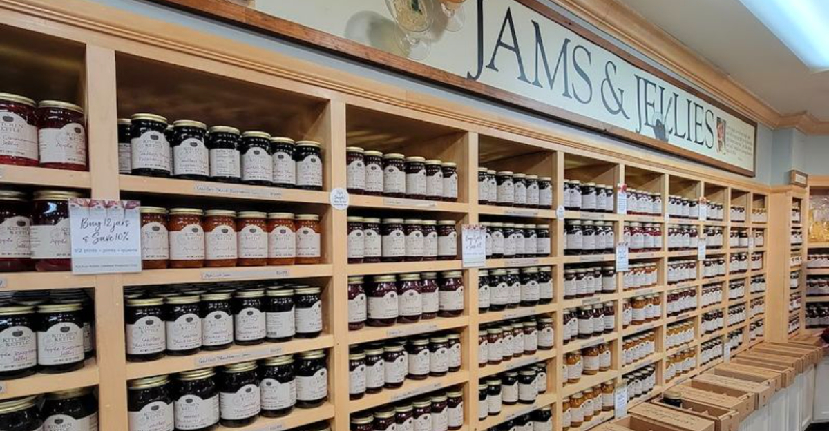 This Cozy Shopping Village in Pennsylvania Brings Amish Traditions to Life