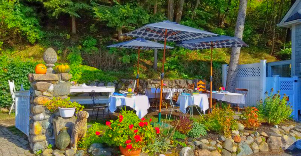 This Harbor Springs Café Is Worth the Early Wake-Up – Cinnamon Roll Breakfast Sandwiches Steal the Show