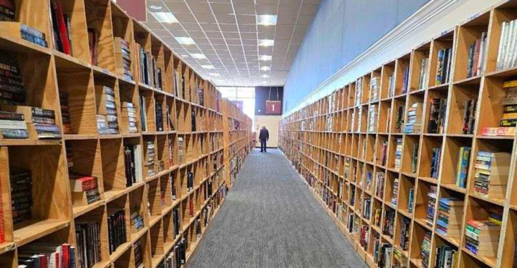 This Hidden Bookstore in Virginia Transforms Browsing Into a Journey