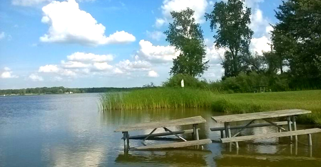 This Hidden Michigan Cove Has Quiet Lake Views, Picnic Spots, and Hardly Any Crowds