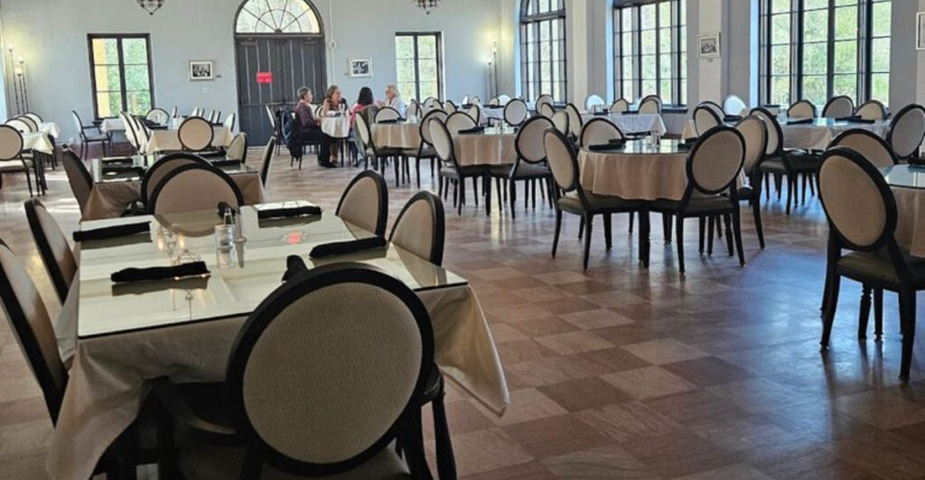 This Historic Florida Lodge Sits Above One of the World’s Largest Springs and Feels Frozen in Time