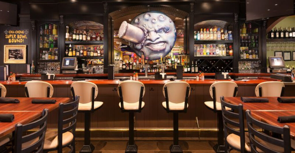 This Lively Florida Spot Serves New Orleans Flavor With a Mardi Gras Twist