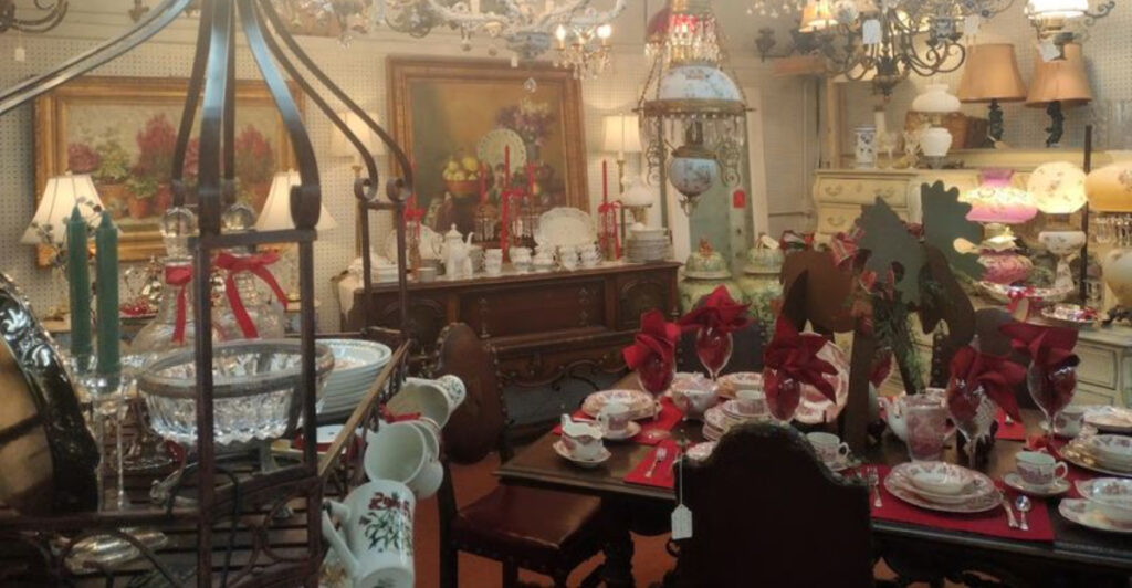 This Massive Mount Dora Market Is a Treasure Hunter’s Dream with Rare Antiques, Vintage Finds, and Surprising Hidden Gems