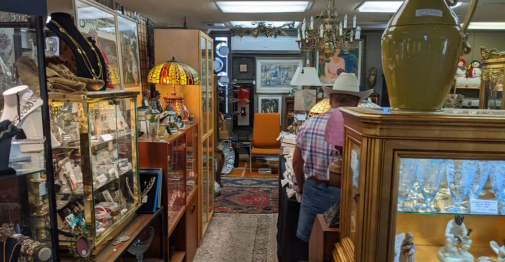 This Massive St. Petersburg Antique Mall Feels Like Stepping Inside a Living Museum in Florida