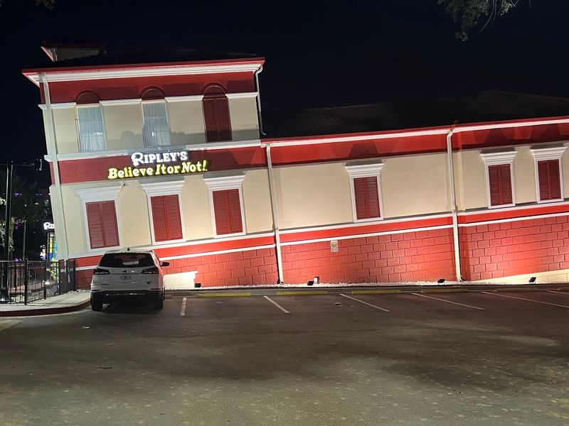 The Building and Its Famous Sinking Appearance