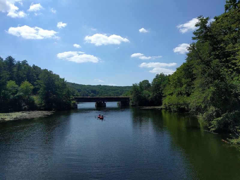 Where Exactly This Riverside Escape Sits