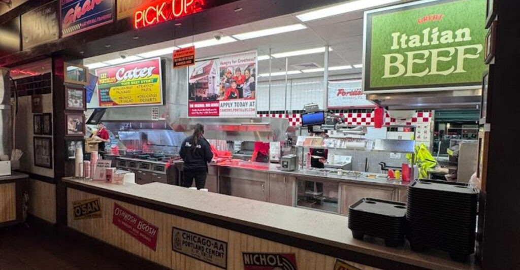 This Popular Florida Spot Serves Chicago-Style Favorites That Keep Thousands of Customers Coming Back