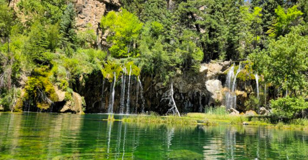 This Stunning Turquoise Lake in Colorado Features Waterfalls and Cliffside Views