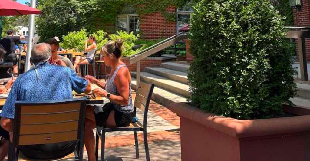 This Traverse City Breakfast Spot Draws 45-Minute Lines – Locals Swear by the Short Rib Benedict