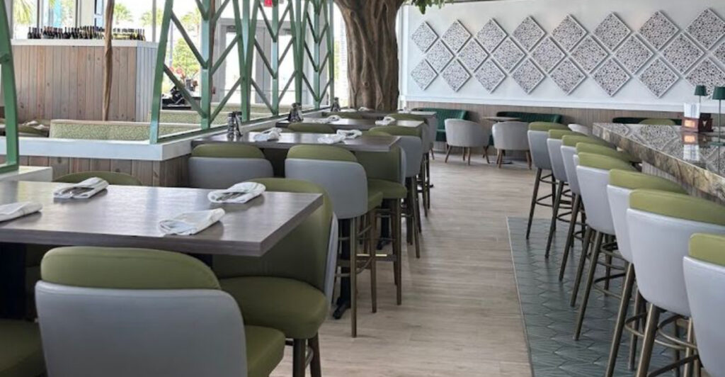 This Venice Hidden Gem Feels Like Dining in a Tropical Treehouse And the Food Is Just as Memorable