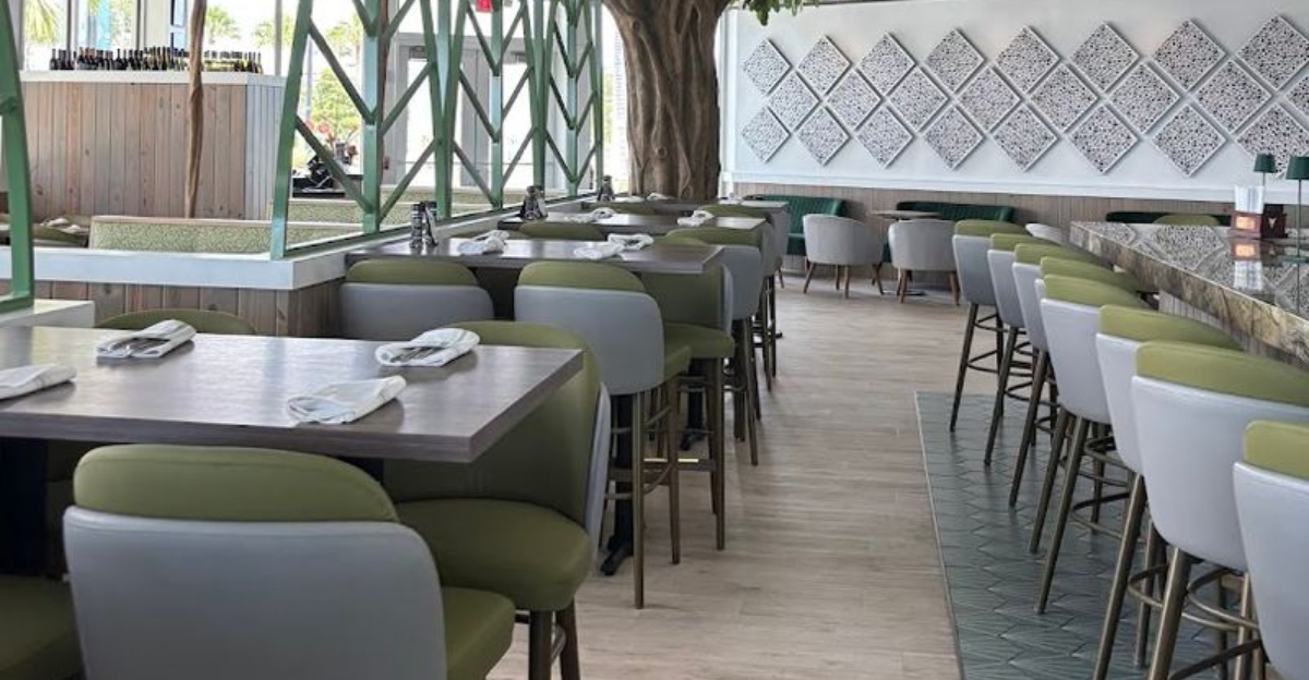 This Venice Hidden Gem Feels Like Dining in a Tropical Treehouse And the Food Is Just as Memorable