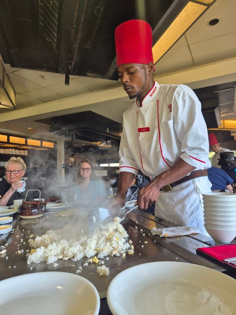 Lunch vs. Dinner: Choosing Your Visit