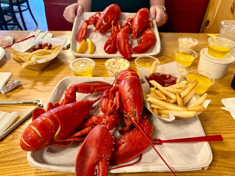 Why Al's Seafood Earns Its Loyal Following