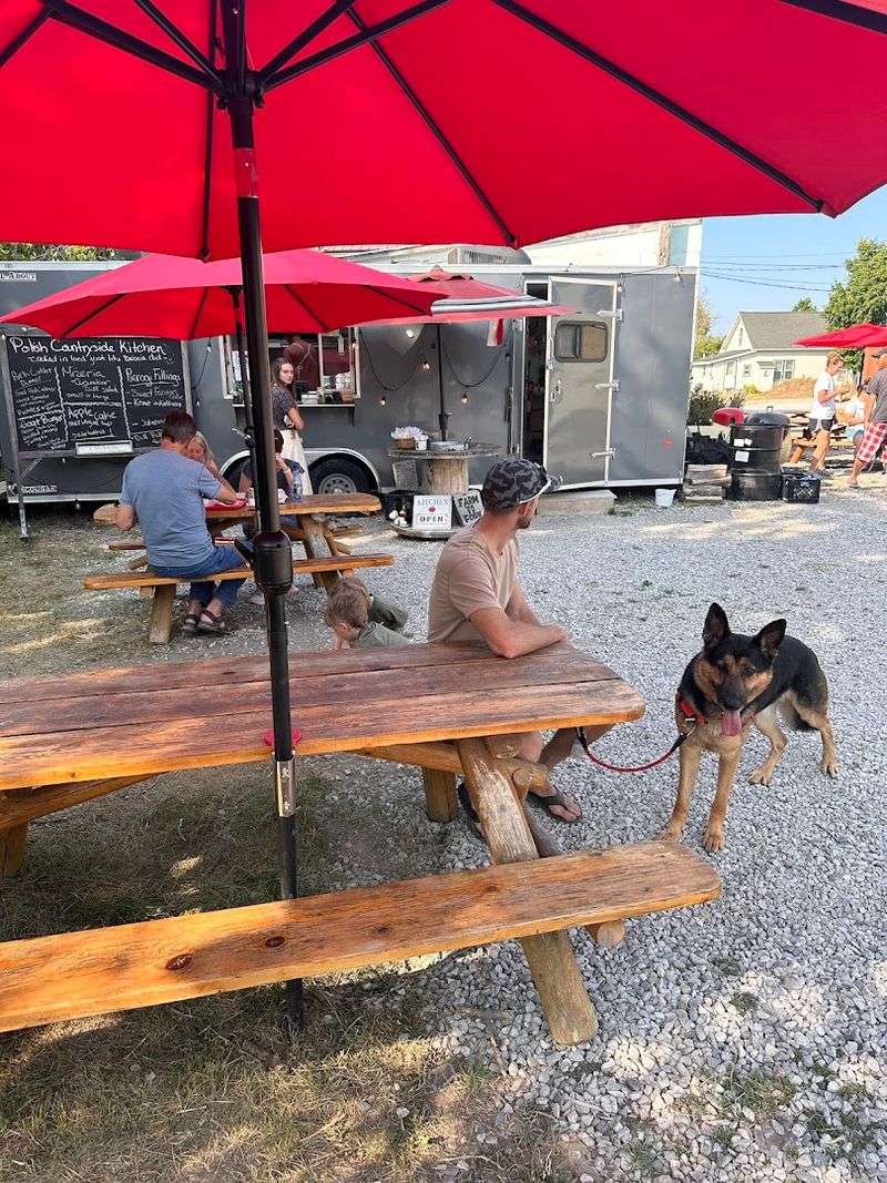 The Atmosphere That Makes Lunch Feel Like a Memory