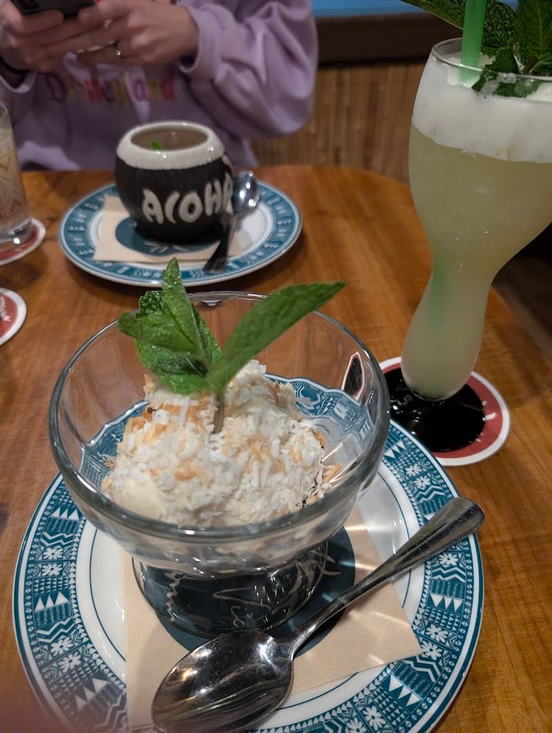 Trader Vic's, Emeryville, California