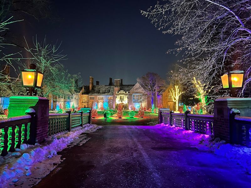 Holiday Magic That Turns the Mansion Into Something Unforgettable