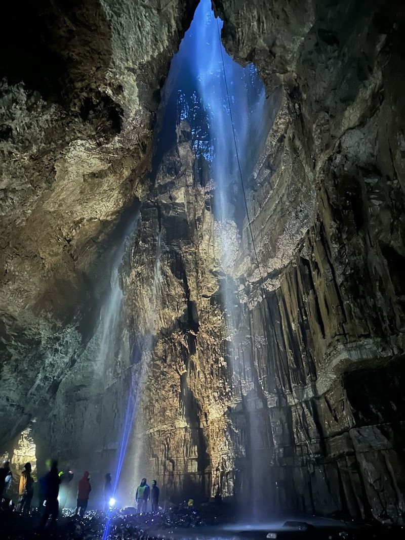 Gaping Gill (England)