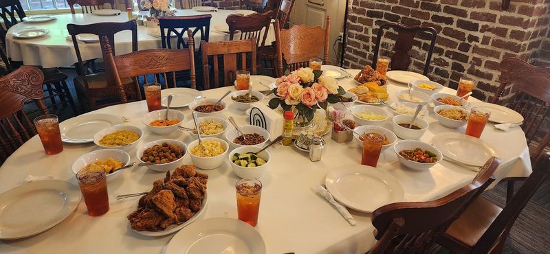 Mrs. Wilkes' Dining Room — Savannah