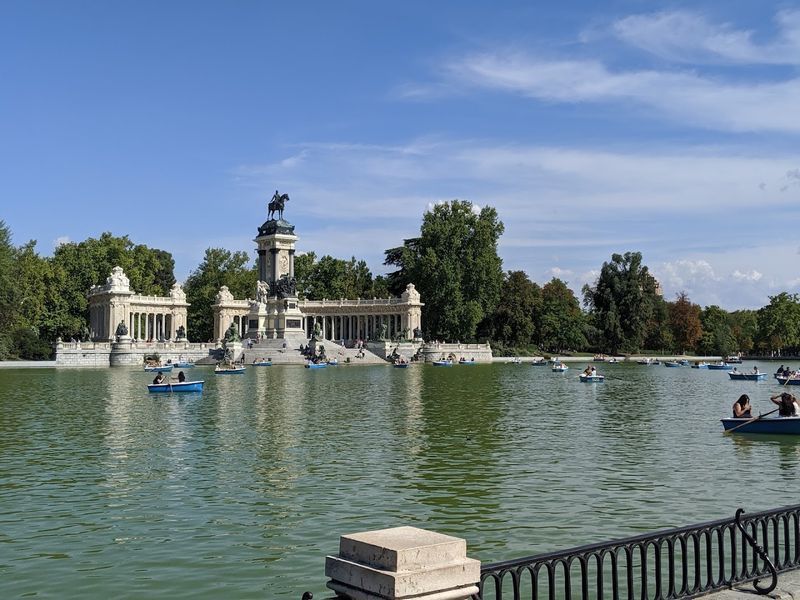 Relax in El Retiro Park