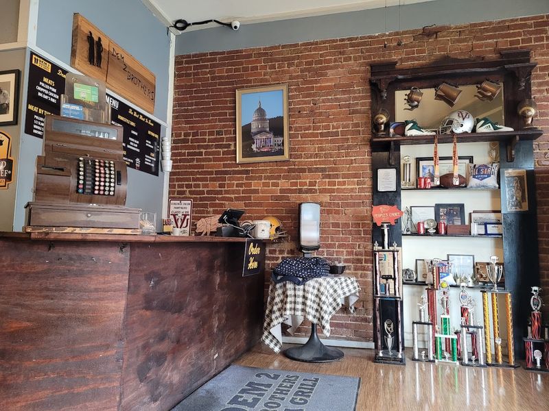 West Virginia - Dem 2 Brothers and a Grill (Charleston)